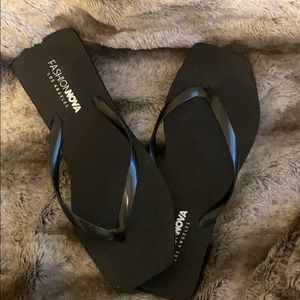 Black square top flip flops